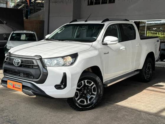 TOYOTA HILUX 2.8 D-4D TURBO DIESEL CD POWER PACK 4X4 MANUAL